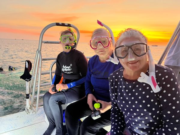 Night snorkeling on Green Edventures Women's SCUBA & Snorkeling Eco Tour Roatan Honduras