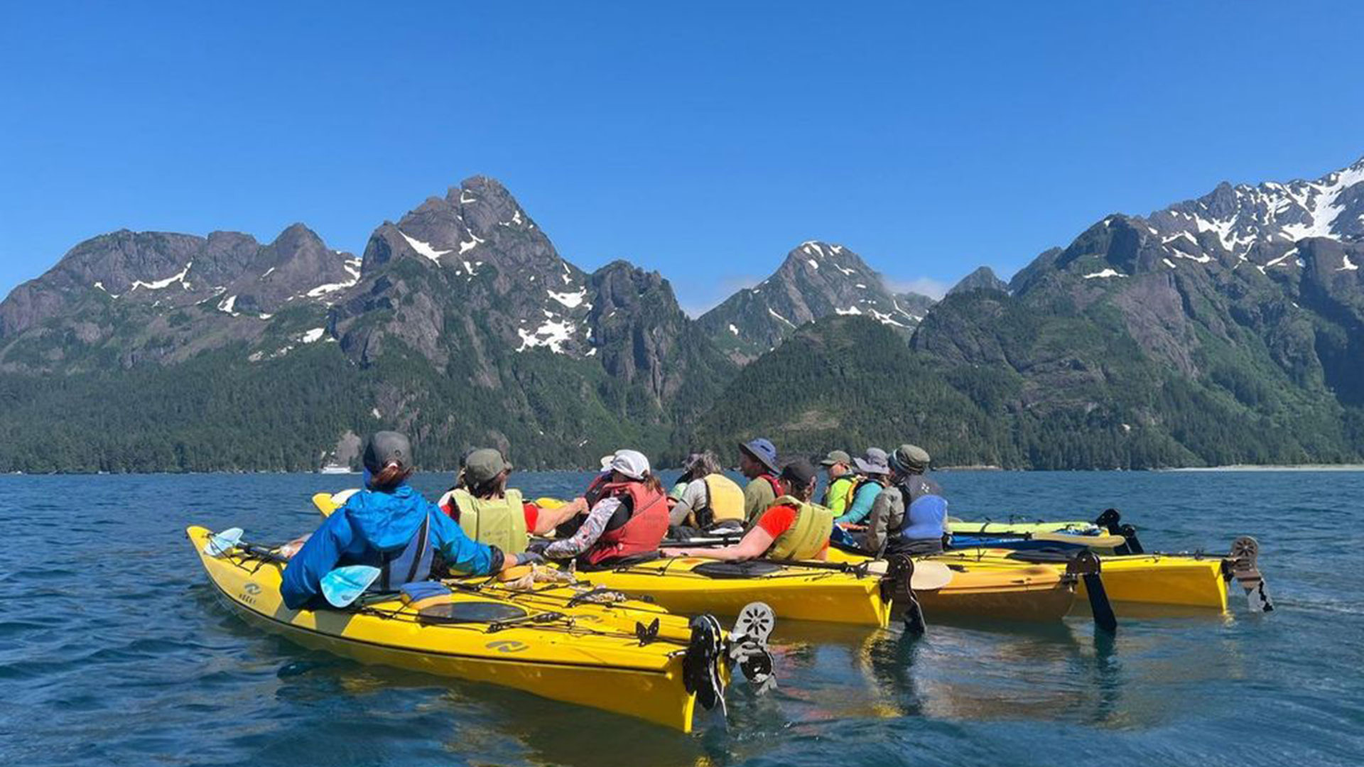 Alaska-kayaking-Women