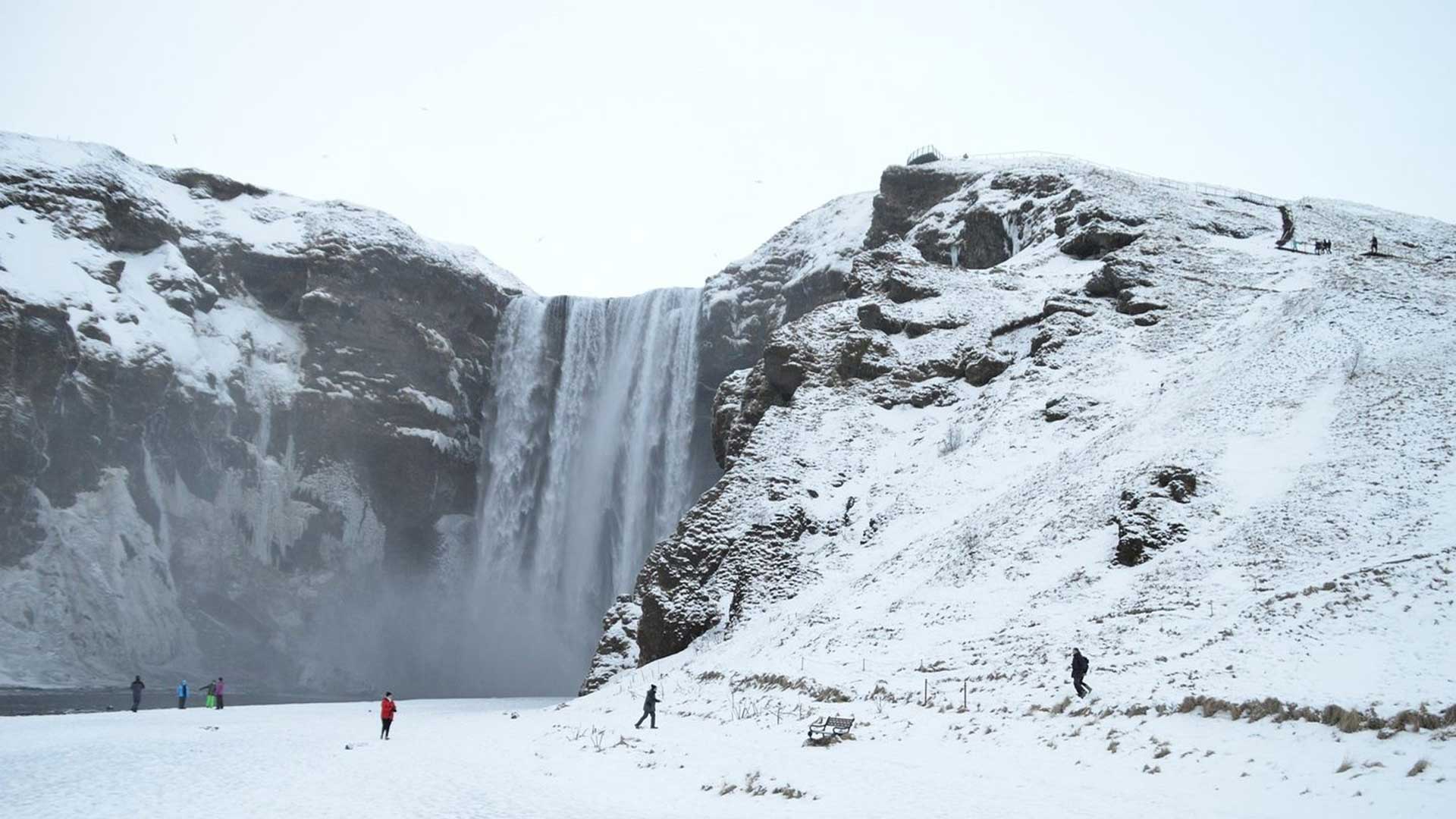 Iceland-beautiful-waterfall-in-the-snow