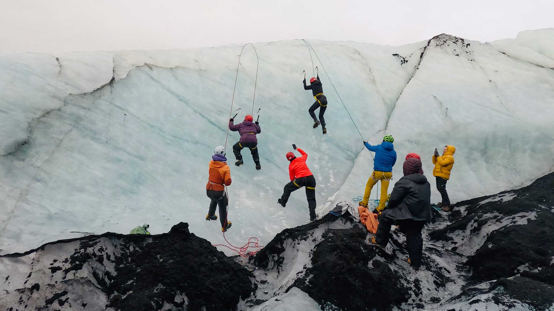 Iceland-fire-ice-BOW-tour-ice-climbers