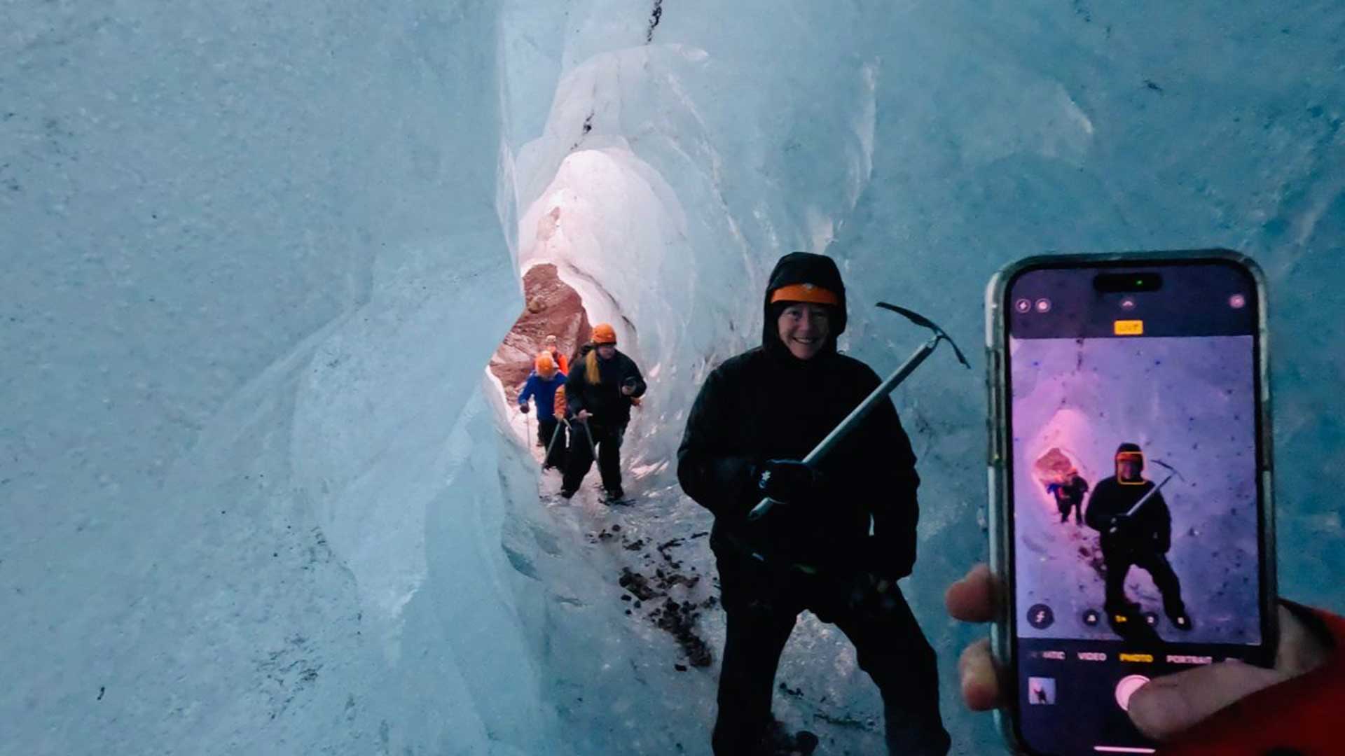 Iceland-ice-tunnel-photo-op