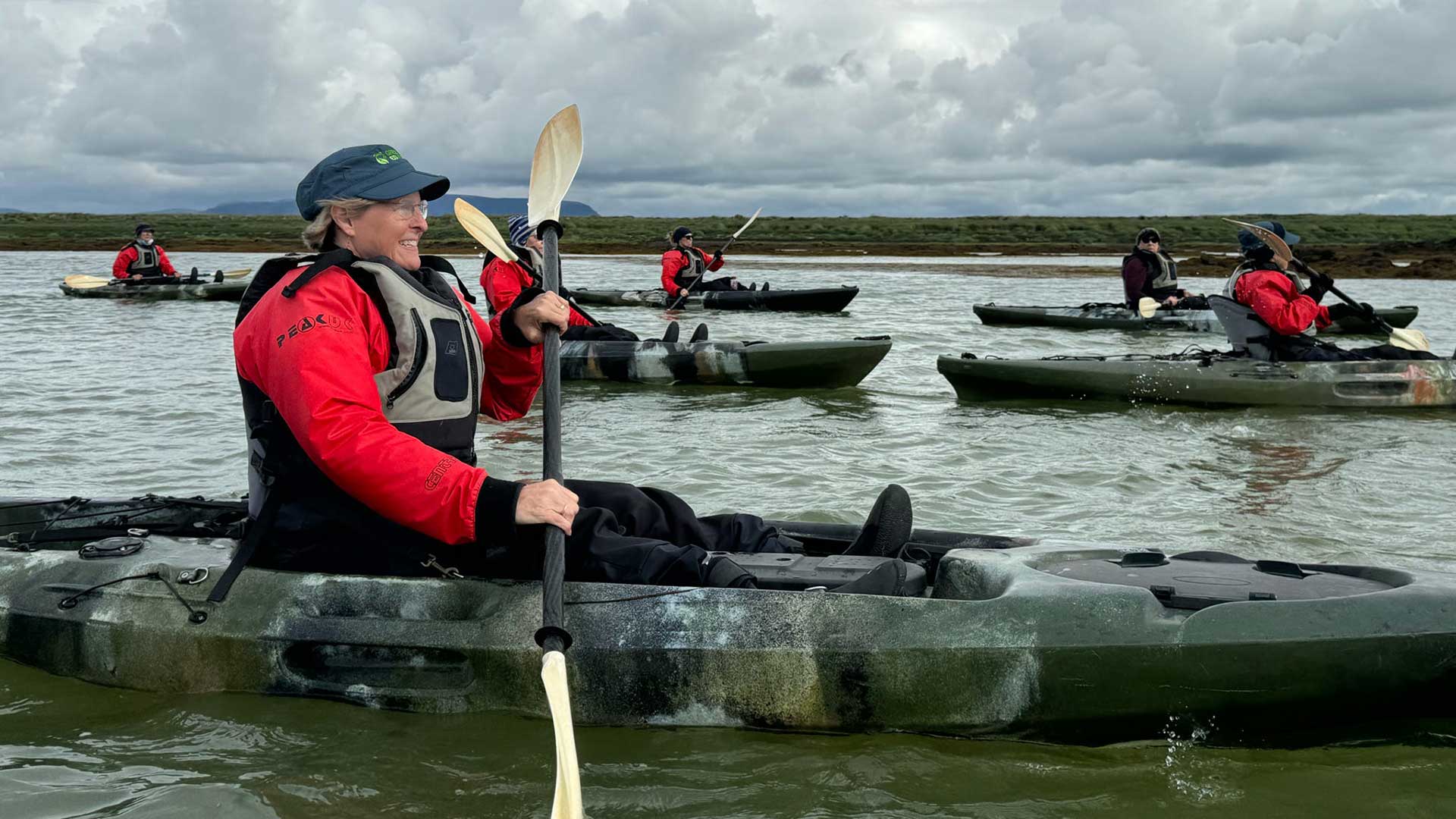 Iceland-women-kayaking