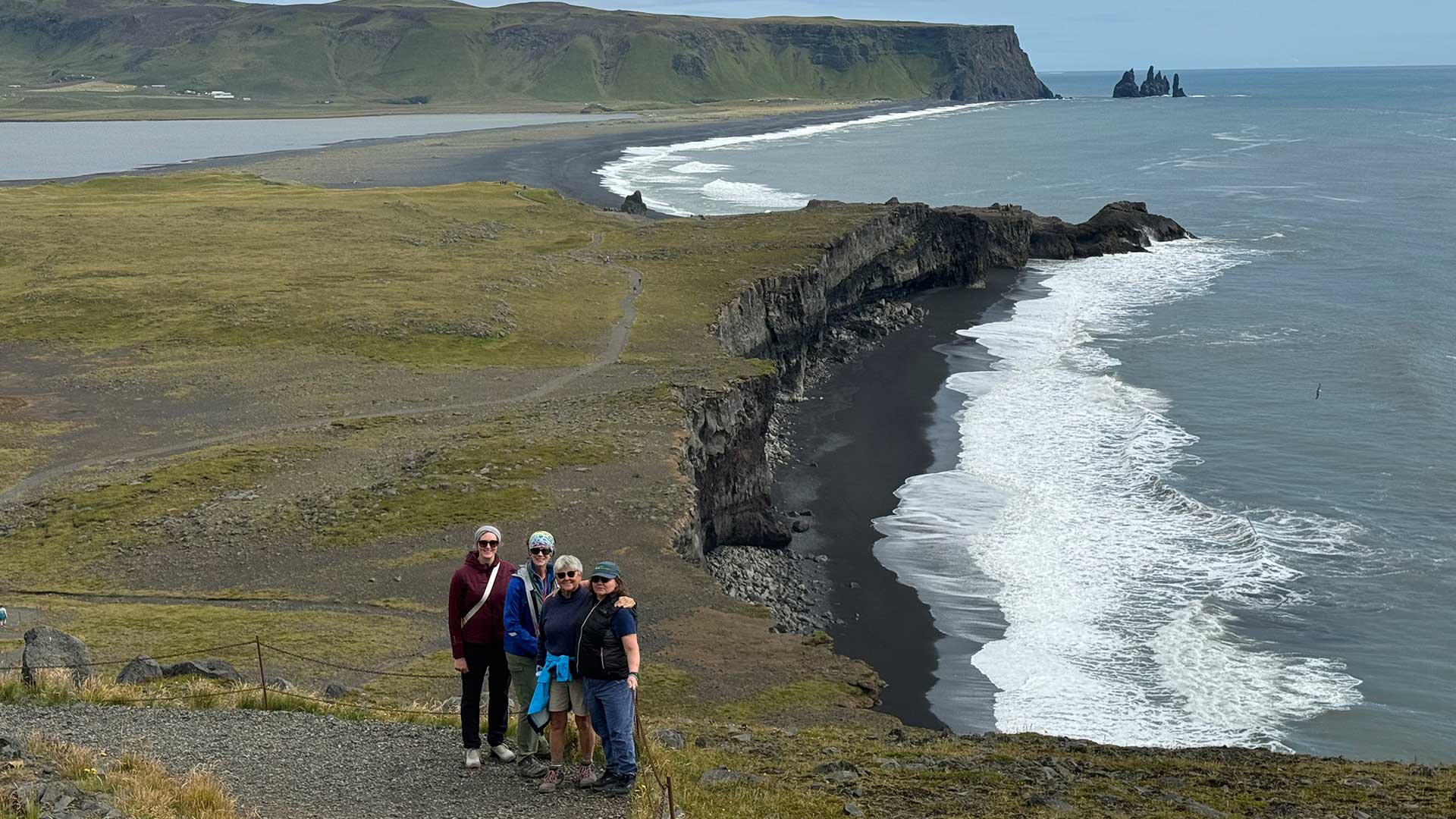 black-beach-iceland-ladies-walk