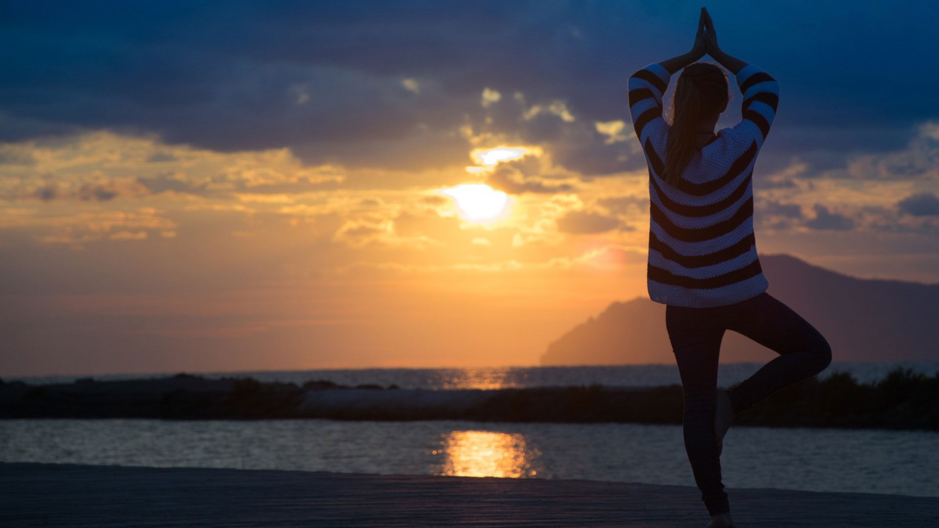 Iceland-beach-yoga