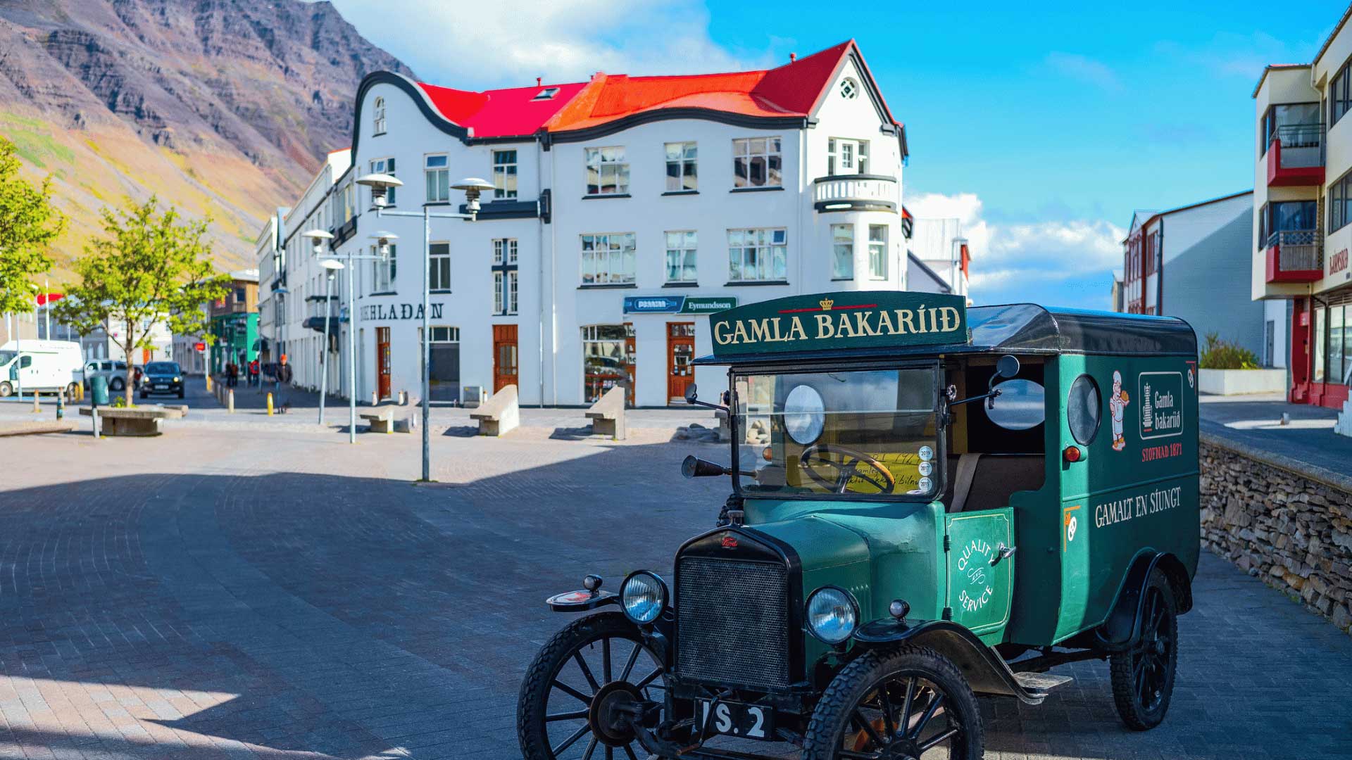 Iceland-town-isafjordur